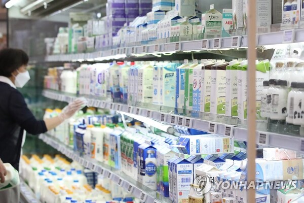 서울 한 대형마트에서 판매 중인 우유 [사진=연합뉴스]