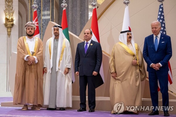 조 바이든 미국 대통령(오른쪽)이 지난 7월 16일(현지시간) 사우디아라비아 젯다에서 개최된 GCC+3(요르단·이라크·이집트) 정상회의에 참석했다. [사진=연합뉴스]