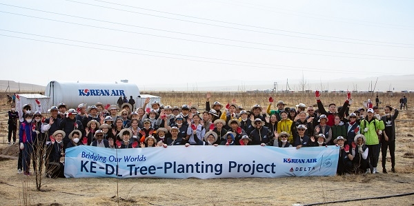 대한항공이 생태복원을 위해 몽골사막에 16년째 푸른숲 가꾸기 지원을 하고 있다. (사진제공=대한항공)