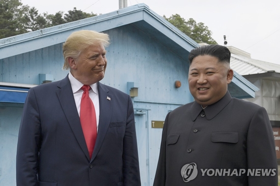 도널드 트럼프 미국 대통령이 김정은 북한 국무위원장과의 판문점 회동에 만족감을 표했다. [사진=연합뉴스]