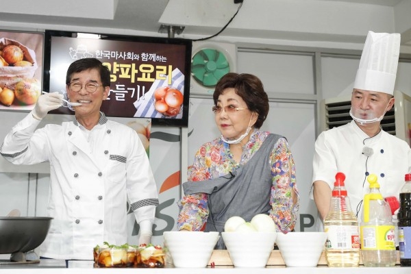 한국마사회는 17일 렛츠런파크 서울에서 '2019 바로마켓 양파사랑 건강나눔 한마당'을 열었다고 18일 밝혔다. [사진=한국마사회 제공]