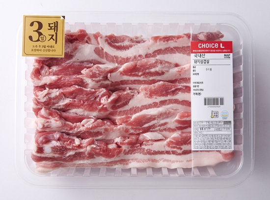 롯데마트는 오는 12일까지 ‘3일 돼지 삼겹살/목심(각100g/냉장/국내산 돼지고기)’를 할인 판매한다. [사진=롯데쇼핑 제공]
