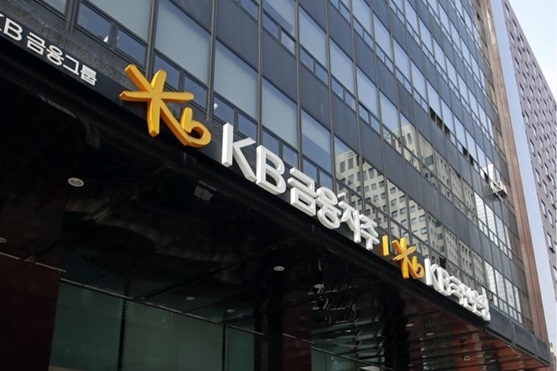 KB국민은행이 고객 및 기술 관점의 인사이트 발굴을 위해 IT전문가 24명으로 구성된 'KB InsighT 패널위원회'를 출범했다. [사진=KB국민은행 제공]