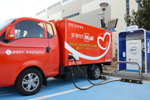 롯데글로벌로지스가 친환경 콜드체인 전기화물차를 정식 운영에 돌입했다. [사진=롯데글로벌로지스 제공]