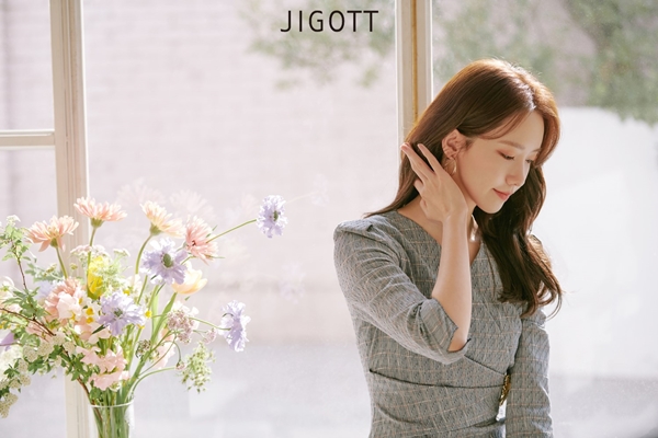 지고트(JIGOTT)X임윤아, 21 SS 패션 화보 속 신상품 출시 [사진=바바패션 제공]