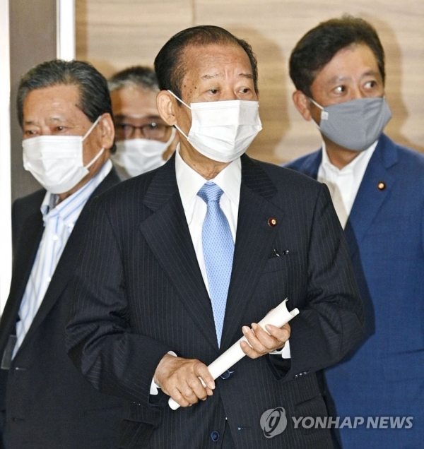 니카이 일본 자민당 간사장(가운데) [사진=도쿄 교도/연합뉴스]