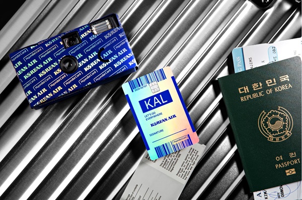대한항공이 현대카드와 상업자 표시 신용카드(PLCC) 파트너십으로 선보인 ‘대한항공카드’  [사진=대한항공 제공]