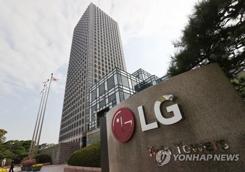 LG에너지솔루션이 ESS 배터리의 잠재적 화재 리스크를 확인해 자발적 리콜에 들어갔다. [사진=연합뉴스]