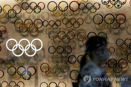 북한은 일본이 도쿄올림픽을 정치적으로 악용하고 있다고 비판했다. 사진은 일본 도쿄도에 설치된 올림픽 조형물. [사진=AFP/연합뉴스]