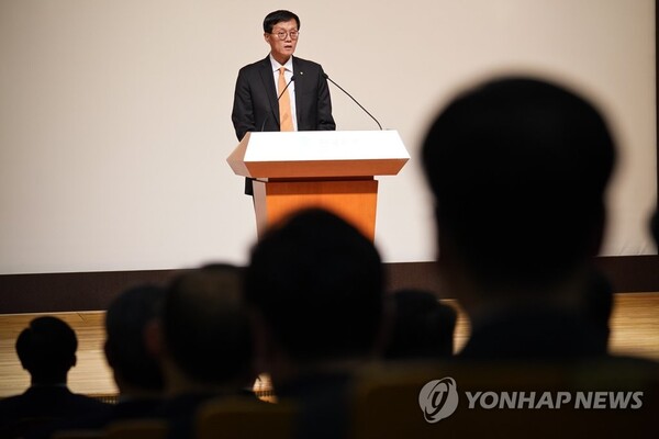 이창용 한국은행 신임 총재가 지난달 21일 취임사를 하고 있다. [사진=연합뉴스]