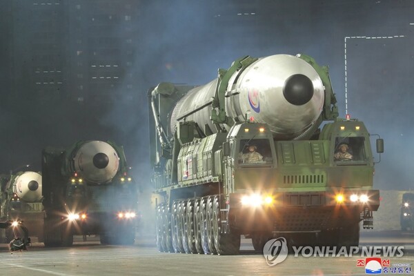 지난 4월 열병식에 등장한 북한 ICBM '화성-17형' [사진=연합뉴스]