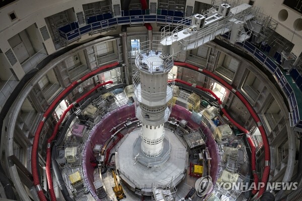 국제핵융합실험로(ITER)의 핵심장치인 토카막이 조립되고 있는 모습 [사진=연합뉴스]