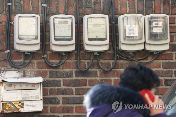 서울 시내의 전기계량기 모슴. [사진=연합뉴스]