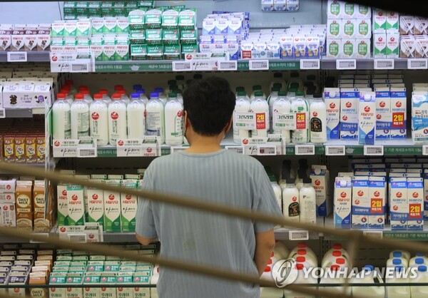 서울 시내 한 대형마트의 우유 판매대 모습. [사진=연합뉴스]