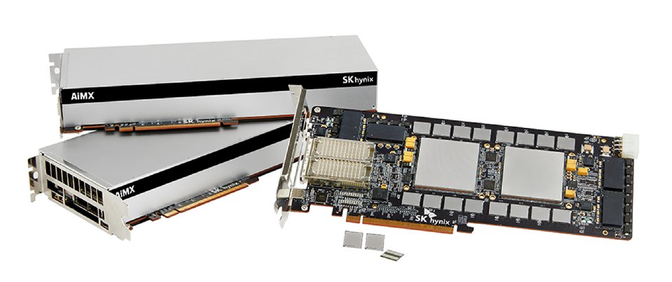 GDDR6-AiM을 여러 개 연결해 성능을 한층 개선한 가속기 카드 ‘AiMX’ 시제품 [사진 출처=SK하이닉스]